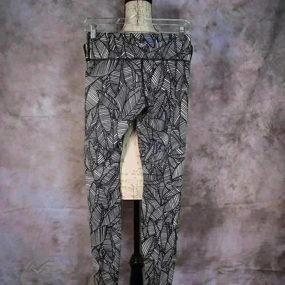 Lululemon Wunder Under Pant *Full-On Luon Banana Leaf White Black Women’s Size 6 - Picture 7 of 12